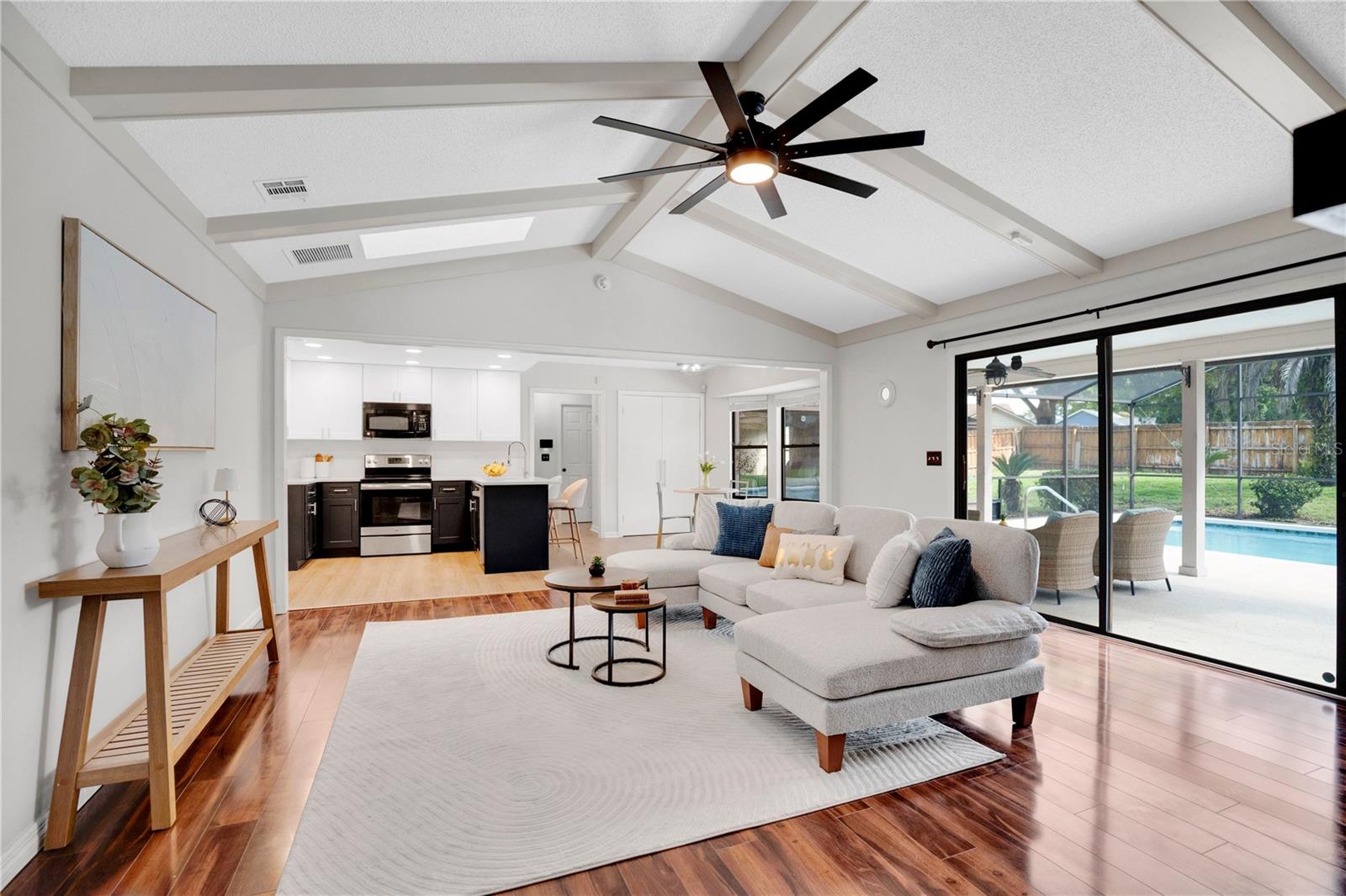 NORTHRIDGE - Residential