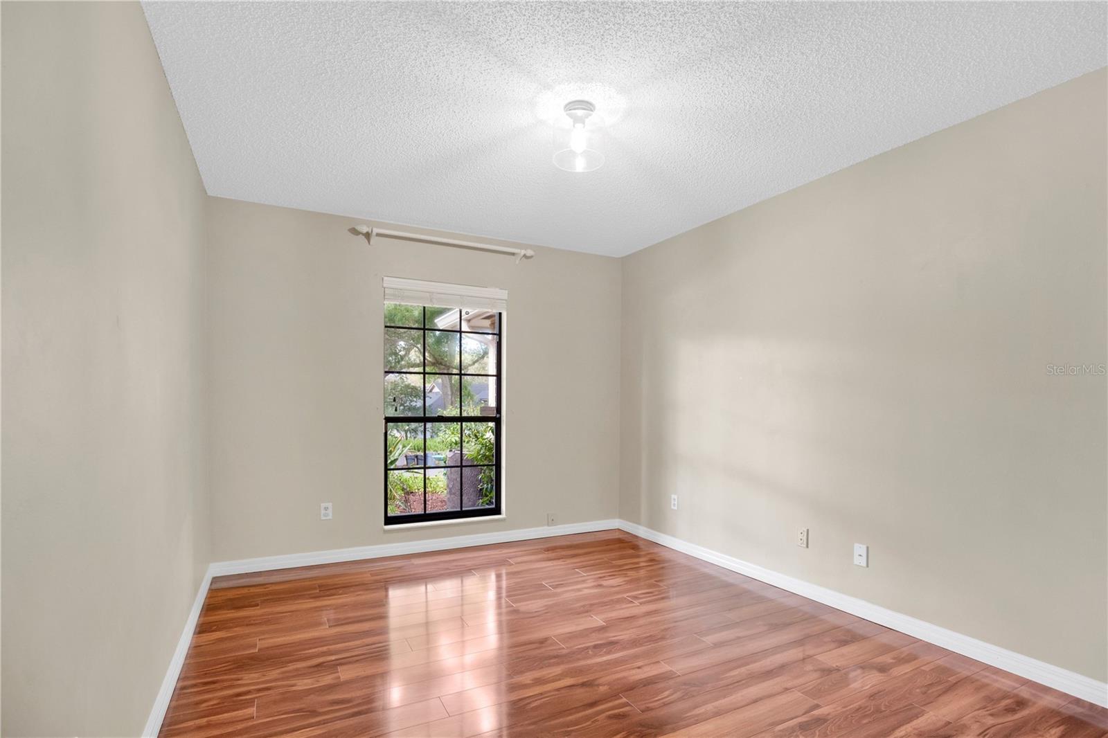 NORTHRIDGE - Residential