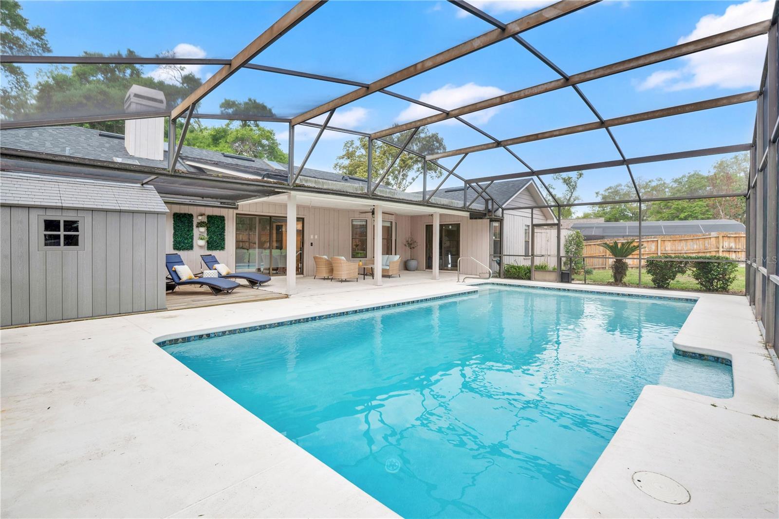 NORTHRIDGE - Residential