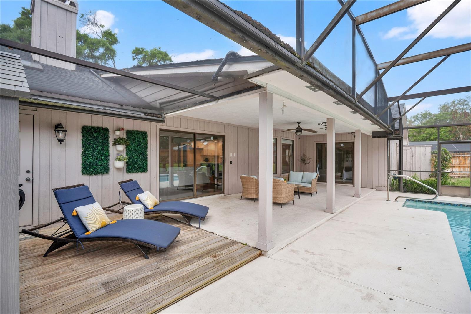 NORTHRIDGE - Residential