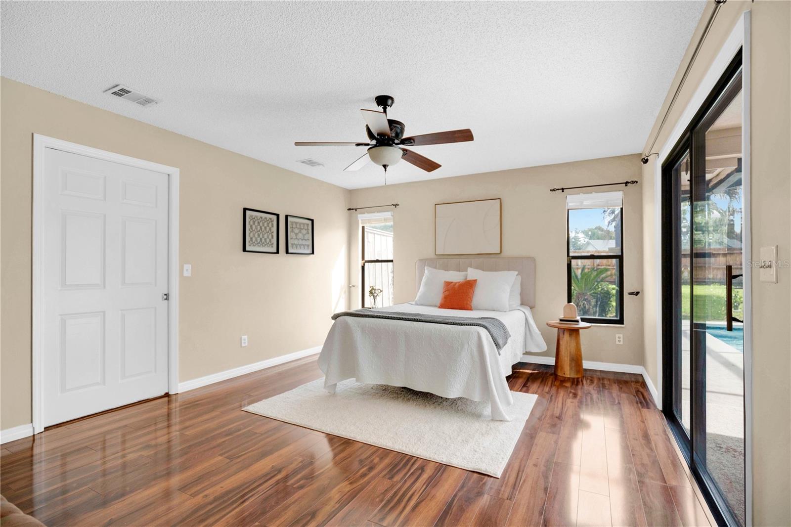 NORTHRIDGE - Residential