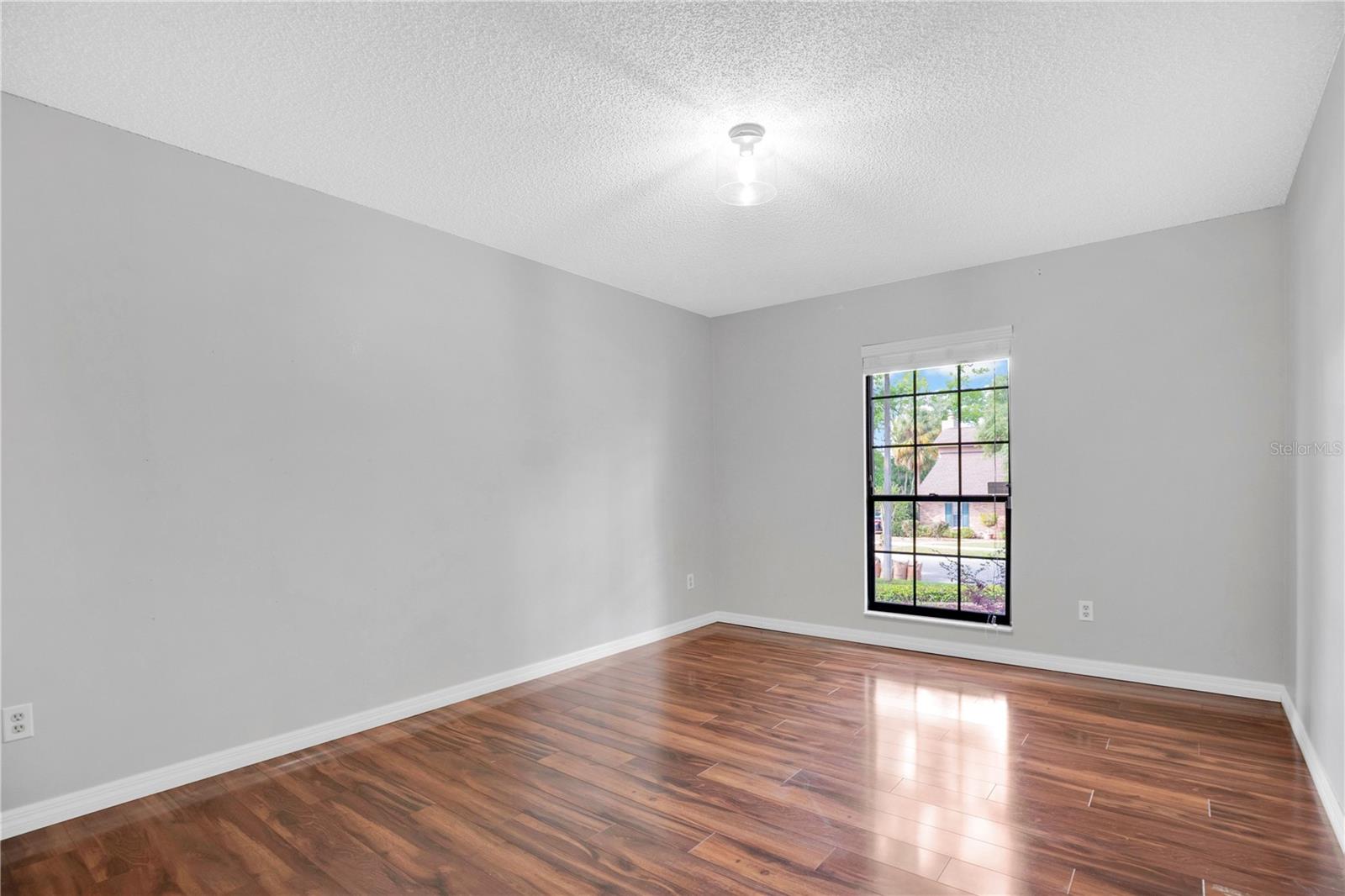 NORTHRIDGE - Residential