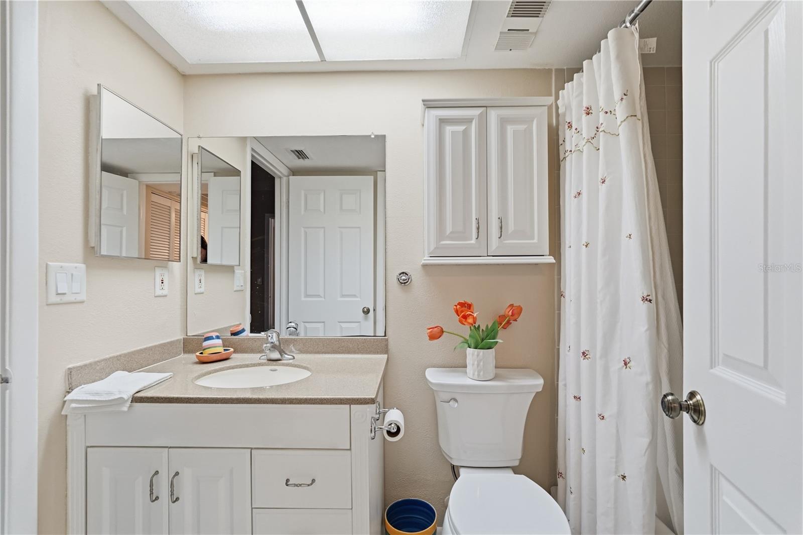 IMPERIAL OAKS CONDO - Residential Lease