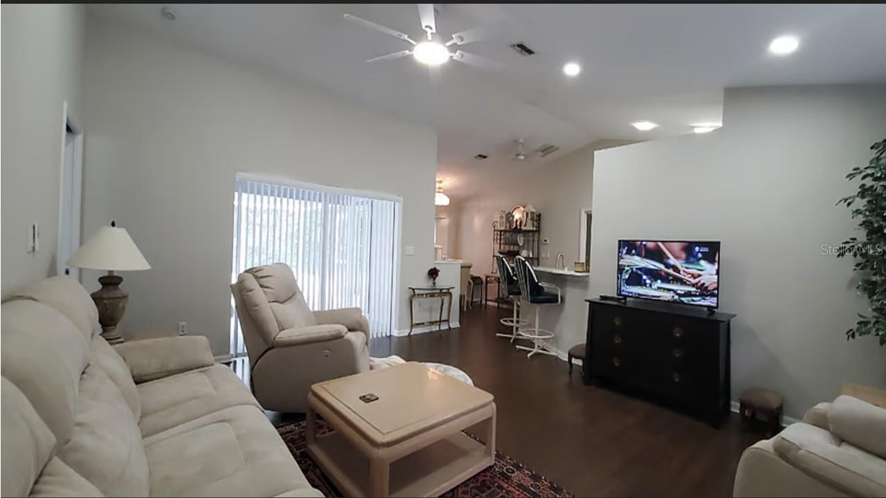 2534 N BRENTWOOD CIRCLE