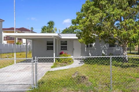 2739 PALMADELIA AVENUE SARASOTA FL 34234