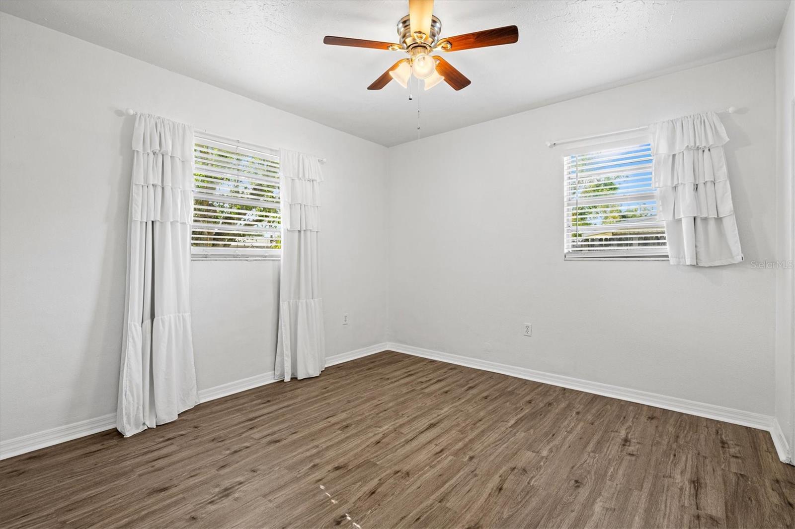 GOLDEN ACRES - Residential