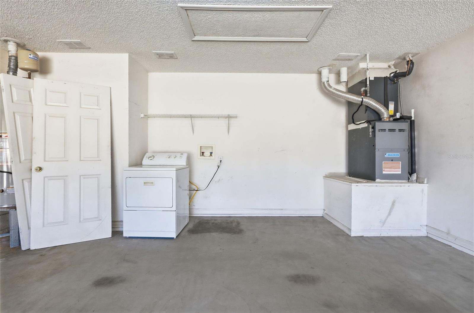 TWIN LAKES AT DELTONA UNIT 01 - Residential