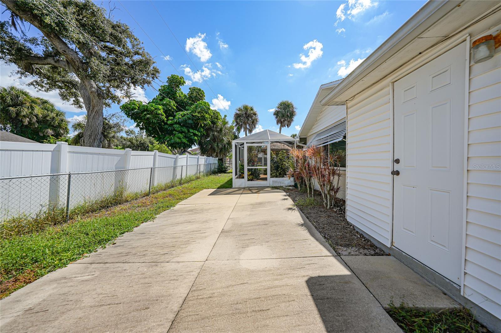 1004 - SOUTH VENICE UNIT 18 - Residential