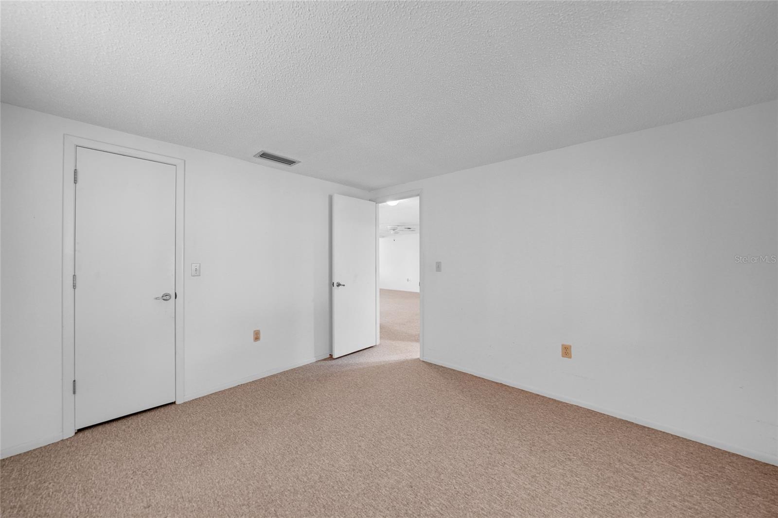 1004 - SOUTH VENICE UNIT 18 - Residential