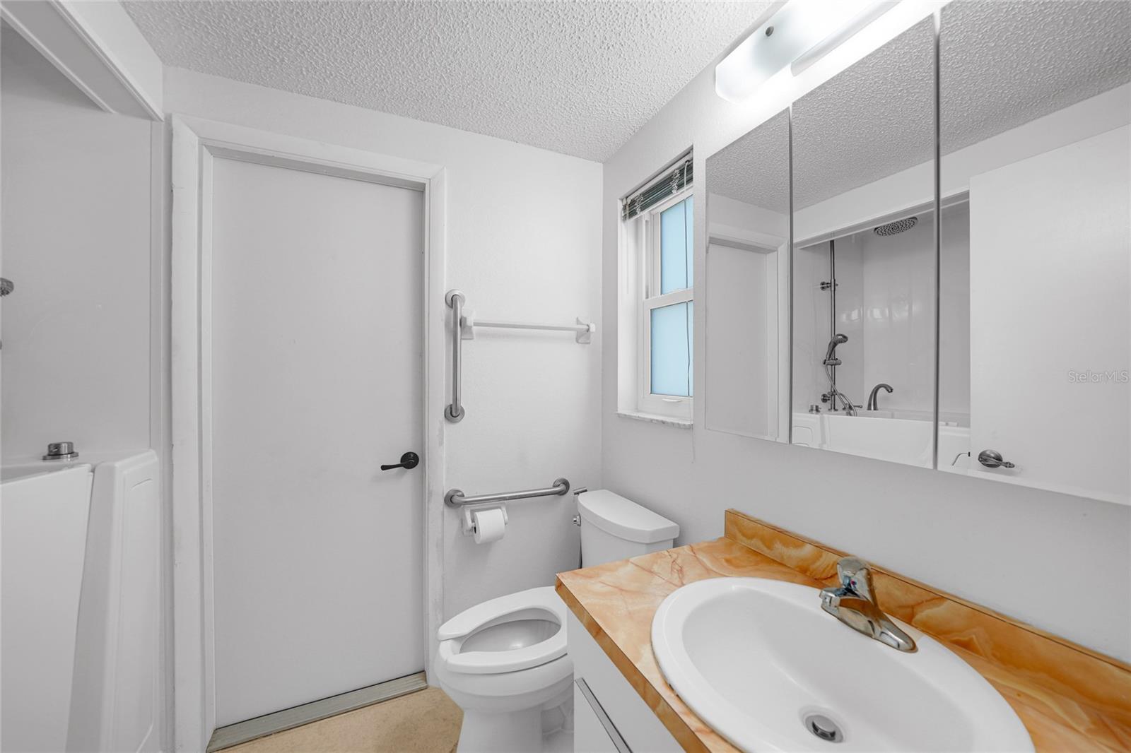 1004 - SOUTH VENICE UNIT 18 - Residential