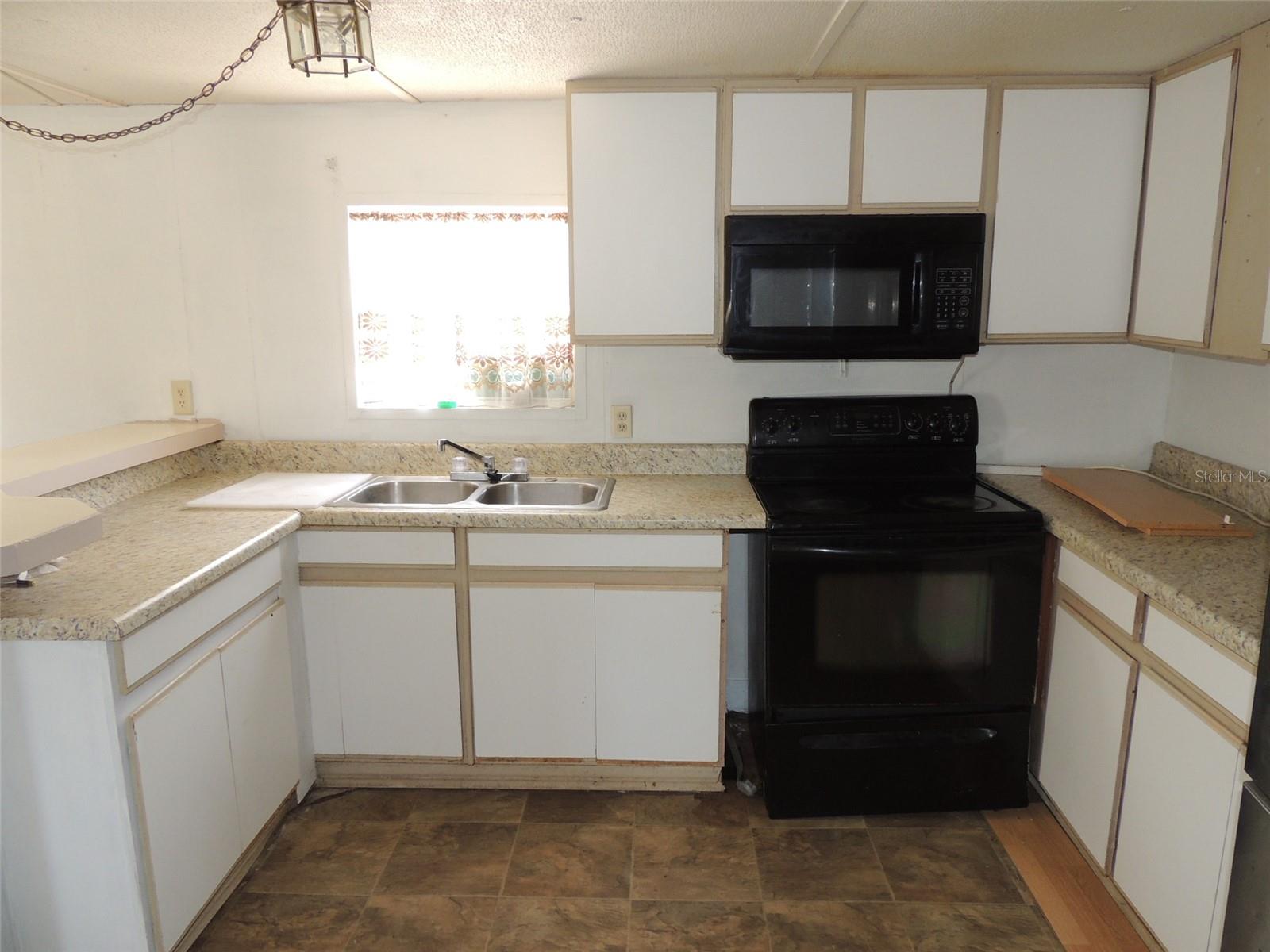 UNIVERSITY ESTATES - Residential