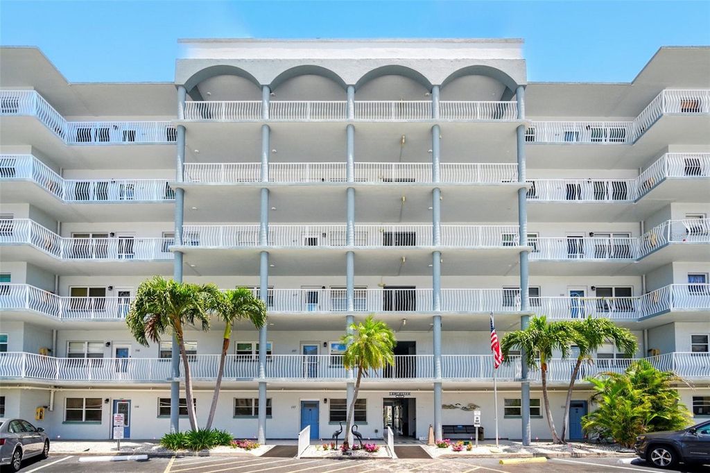 Photo of 5925 Shore Boulevard S #611, Gulfport, FL 33707 (MLS # TB8378570)