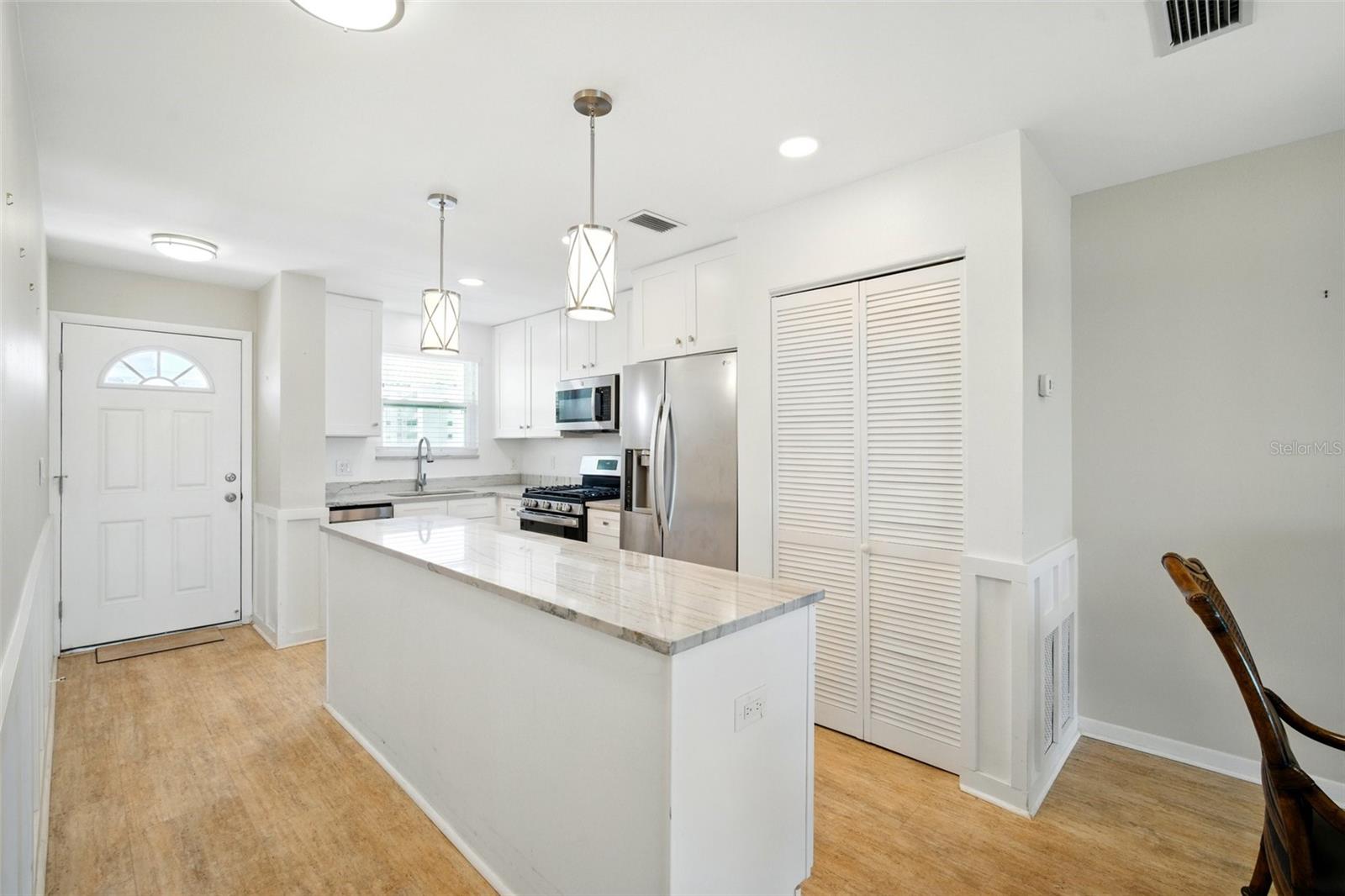 5925 SHORE BOULEVARD S 611