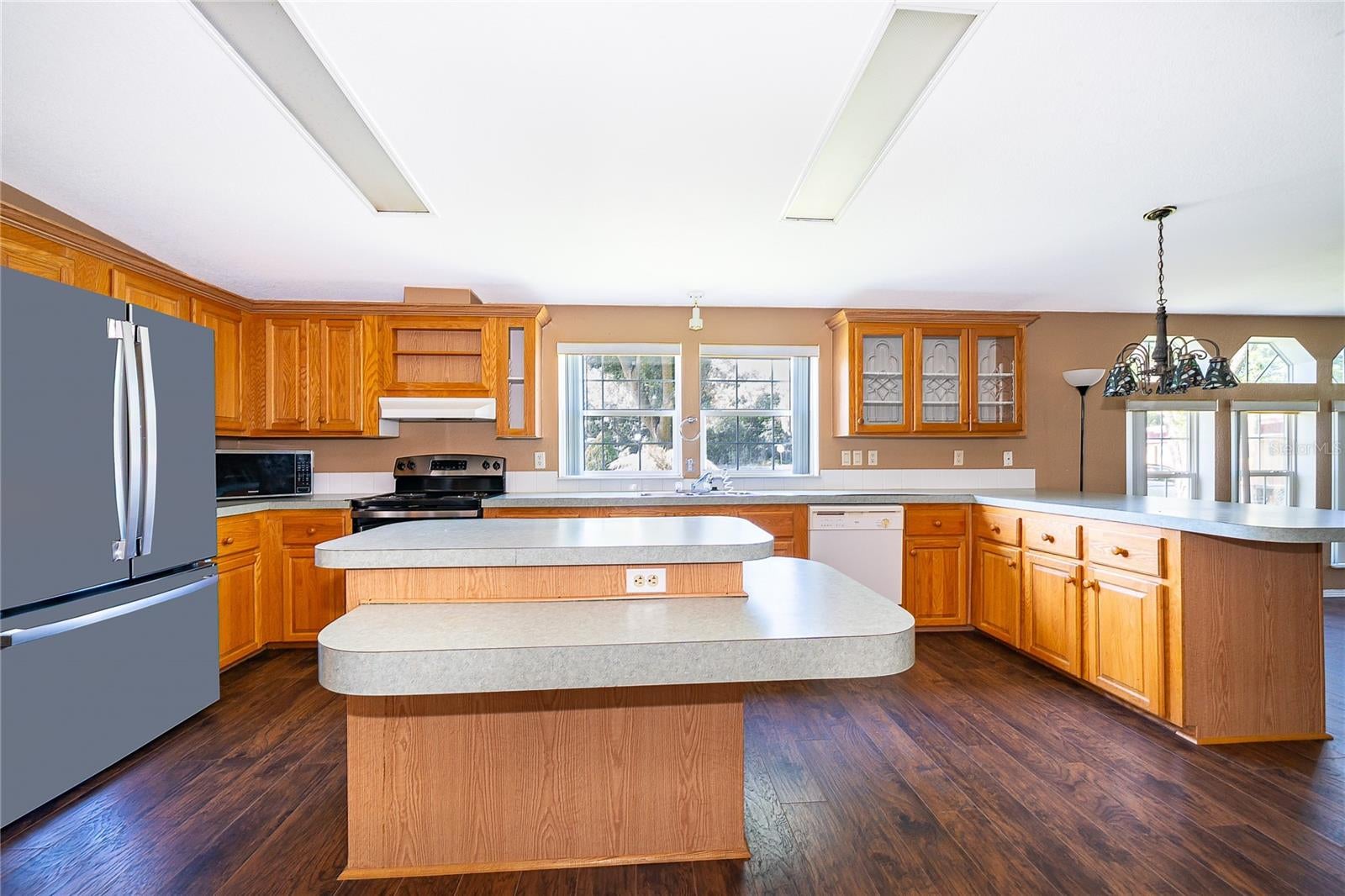800 GEE CREEK COURT