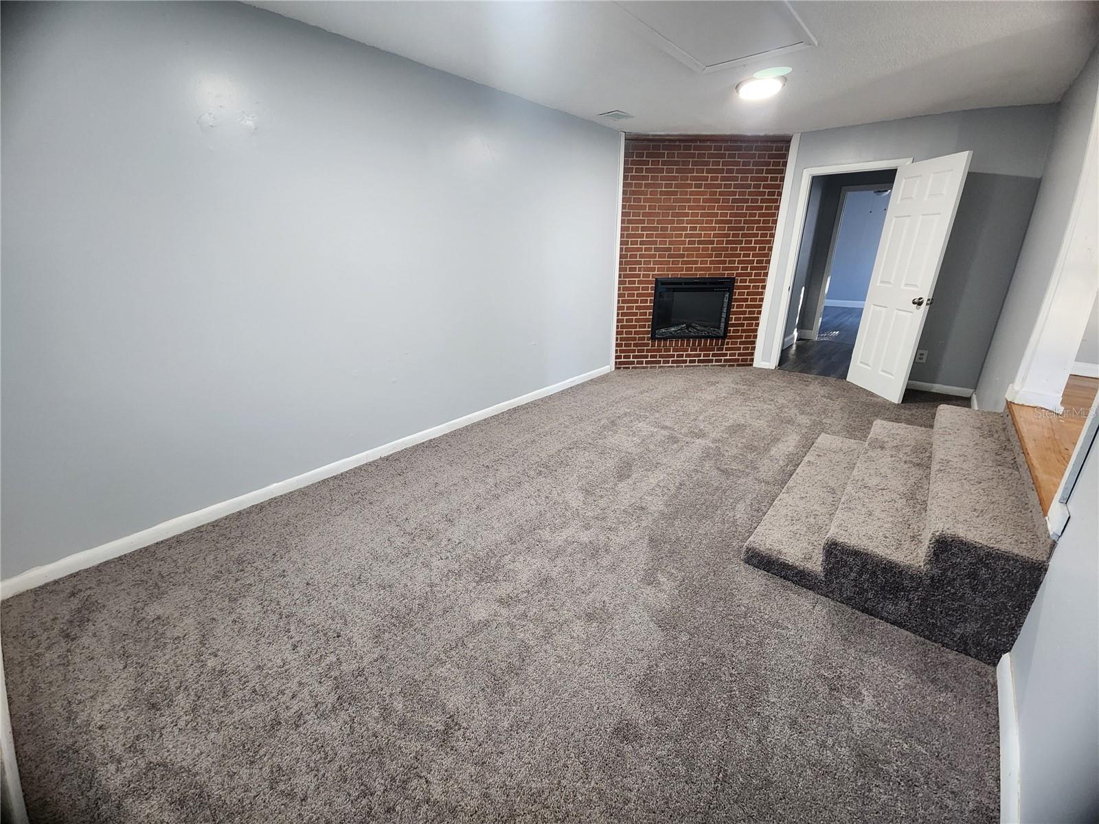 OAK HILL TERRACE - Residential Lease