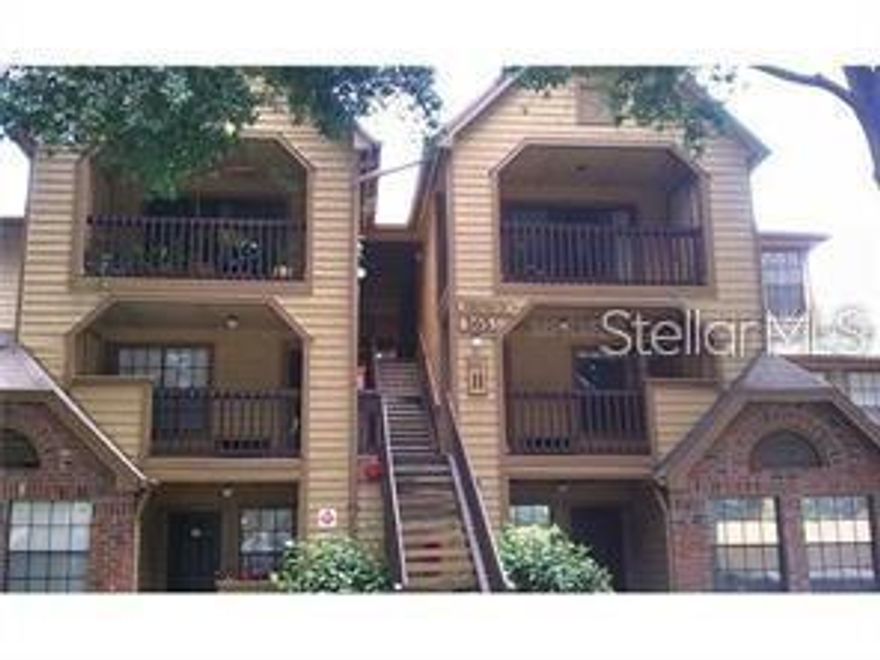 This 1 bedroom 1 bathroom home, the washer and dryer are included. The home benefits from plenty of light and feels larger than the square footage. the property overlooks a pond at the rear. Lakewood park benefits from plenty of facilities including 2 pools, fitness center and clubhouse, tennis courts and walking trails. The community is also within a short drive to the Altamonte Mall.