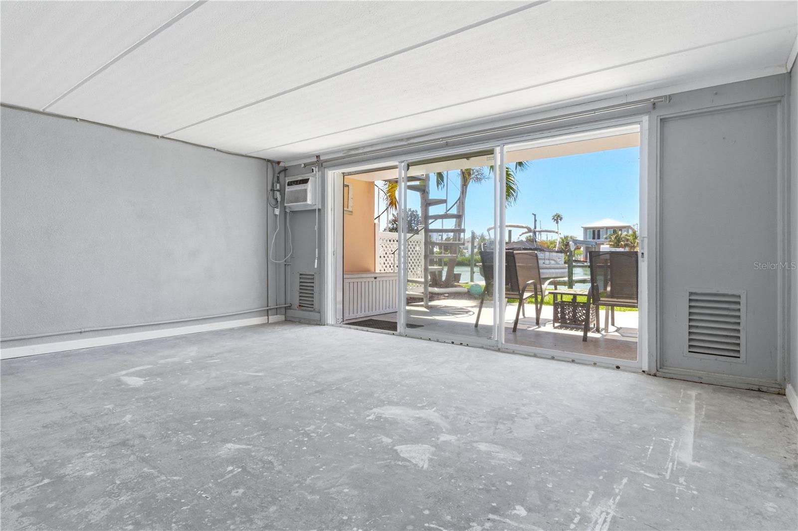 CAPRI LAGOONS CONDO - Residential