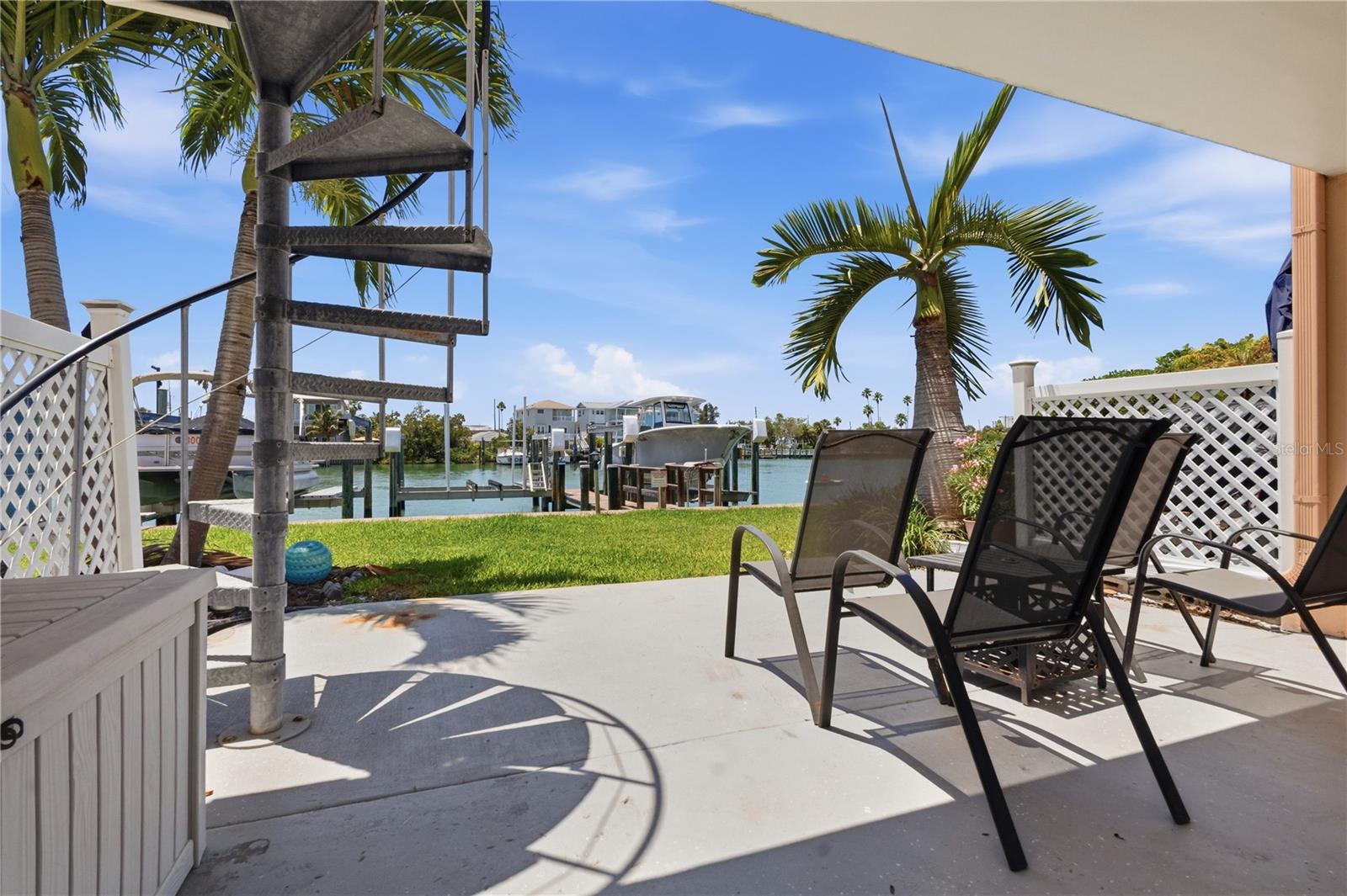 CAPRI LAGOONS CONDO - Residential
