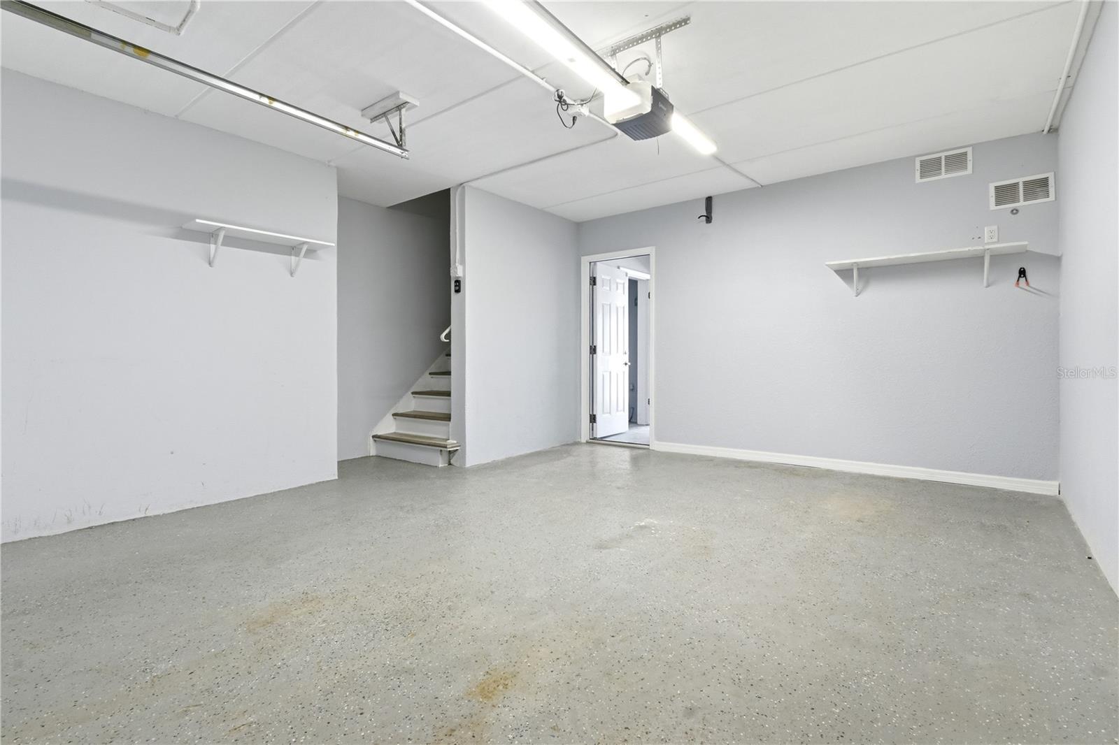 CAPRI LAGOONS CONDO - Residential
