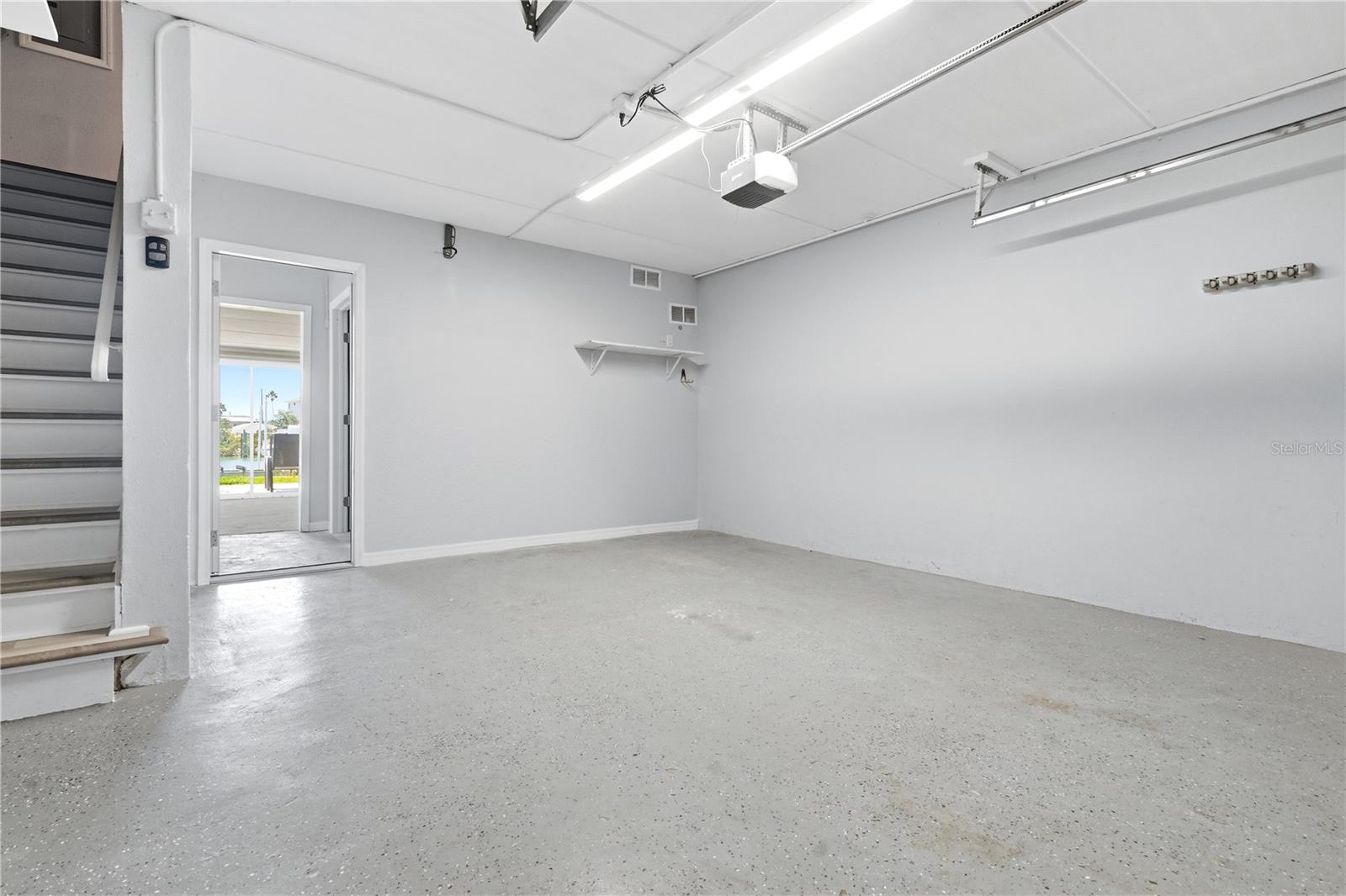 CAPRI LAGOONS CONDO - Residential
