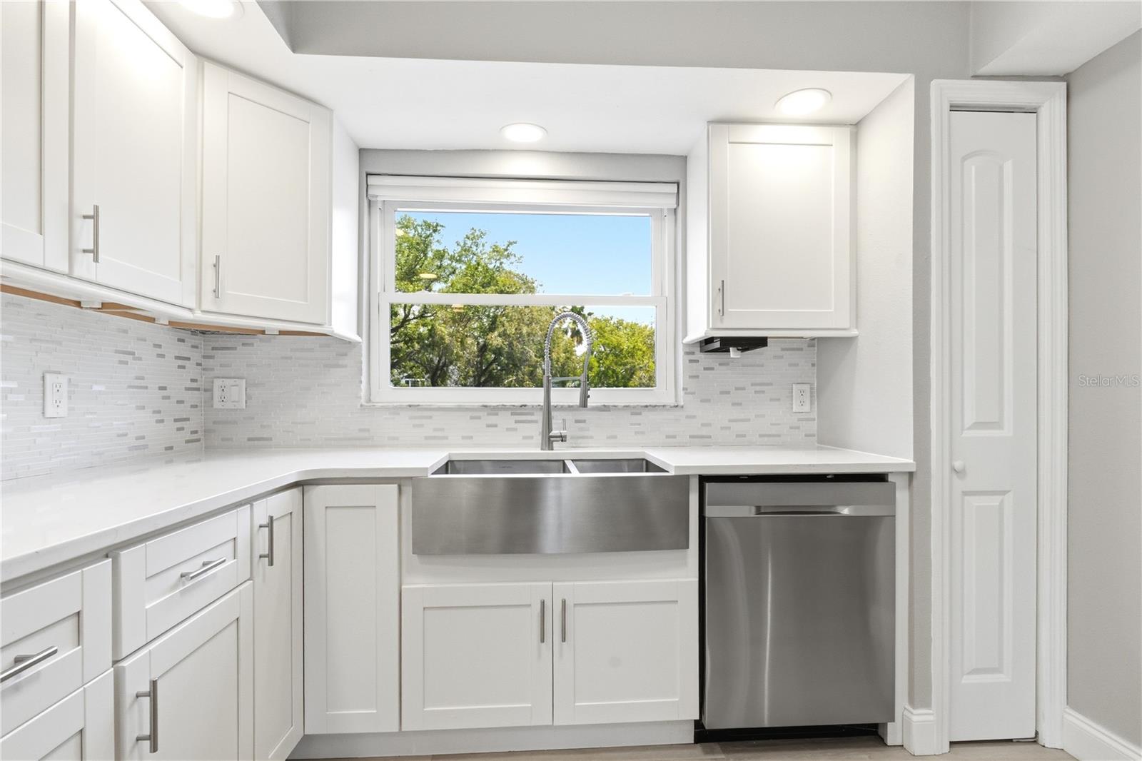 CAPRI LAGOONS CONDO - Residential