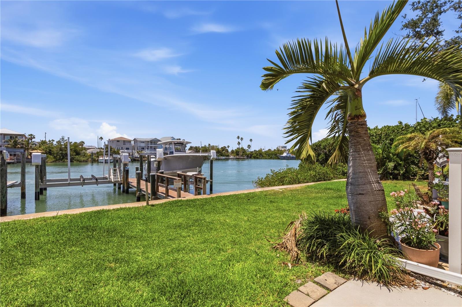 CAPRI LAGOONS CONDO - Residential