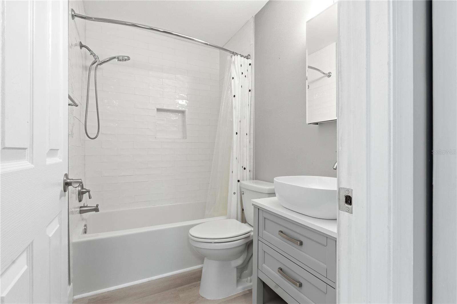 CAPRI LAGOONS CONDO - Residential