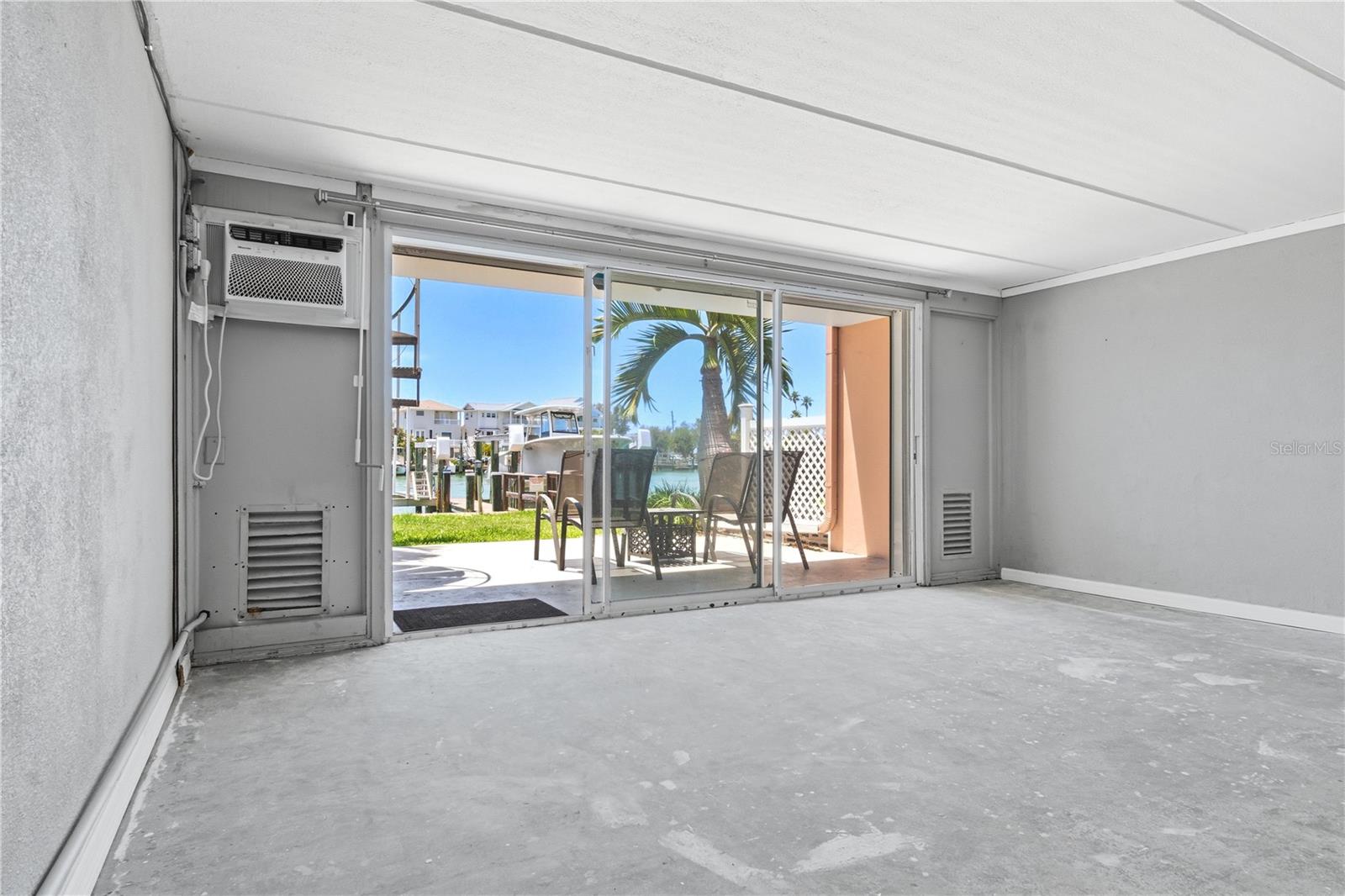 CAPRI LAGOONS CONDO - Residential