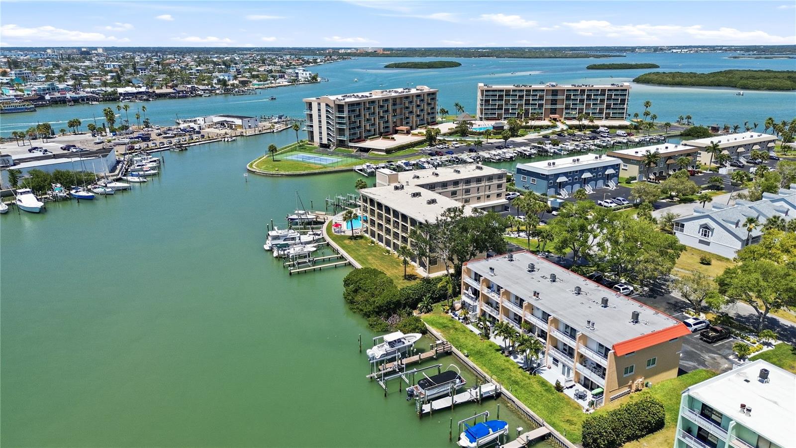 CAPRI LAGOONS CONDO - Residential
