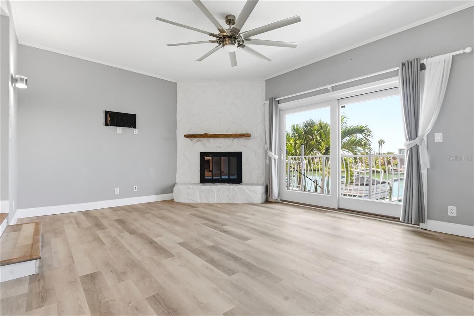 CAPRI LAGOONS CONDO - Residential