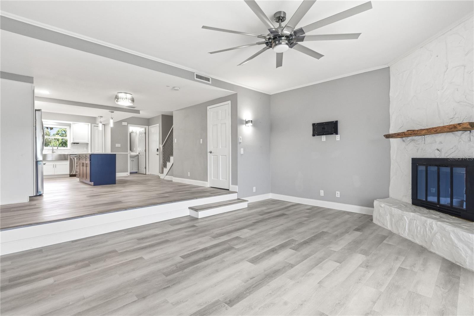 CAPRI LAGOONS CONDO - Residential