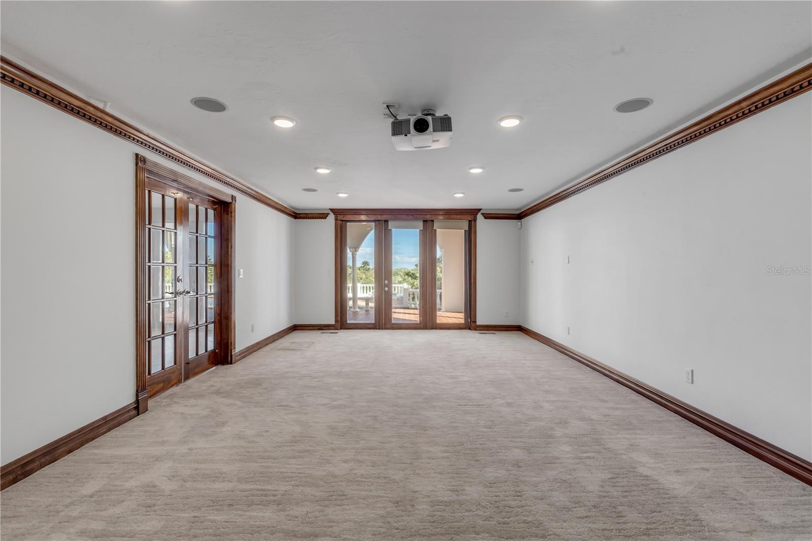 CORONADO SHORES - Residential