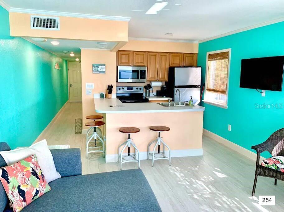 2506 N ROCKY POINT DRIVE 254