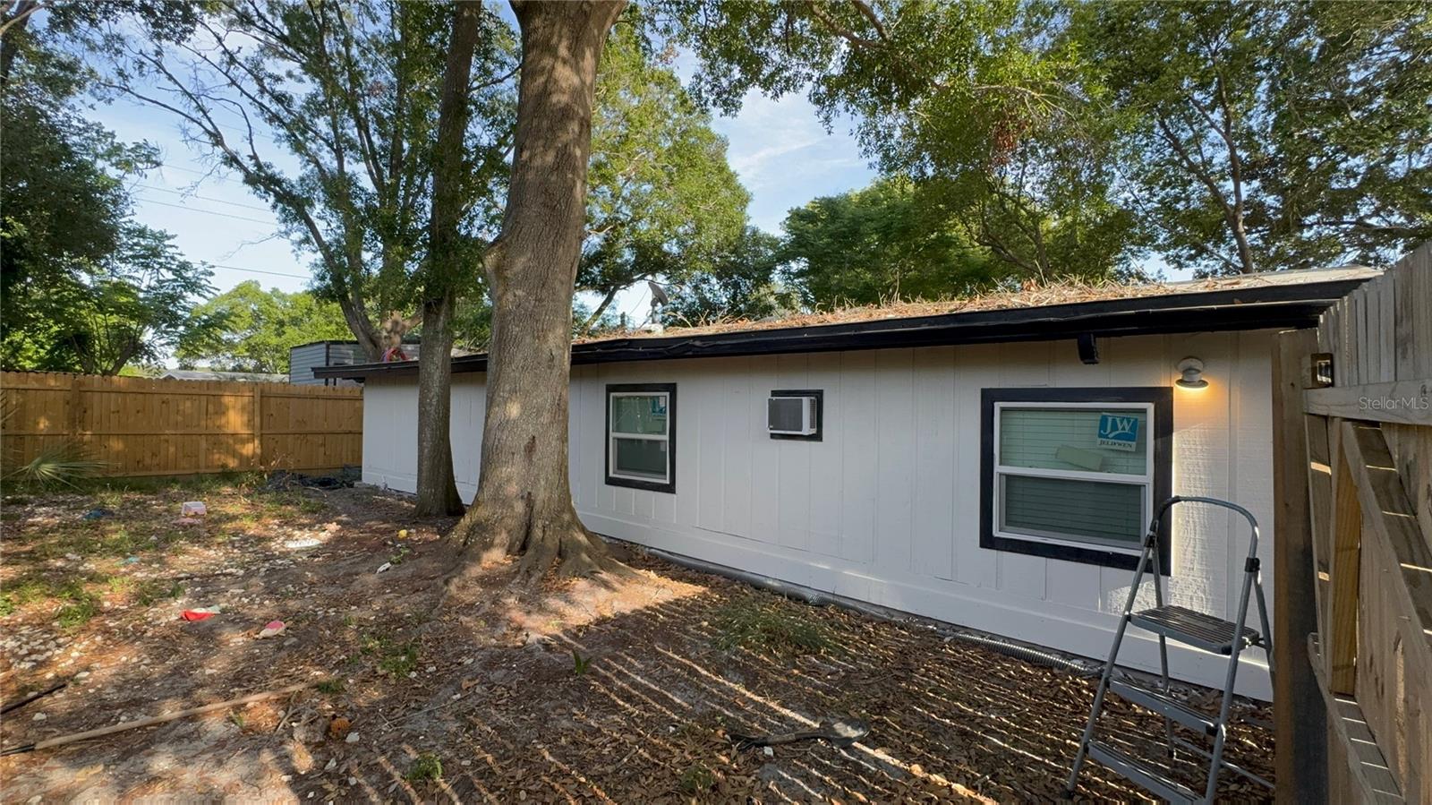 1386 CLEMATIS LANE