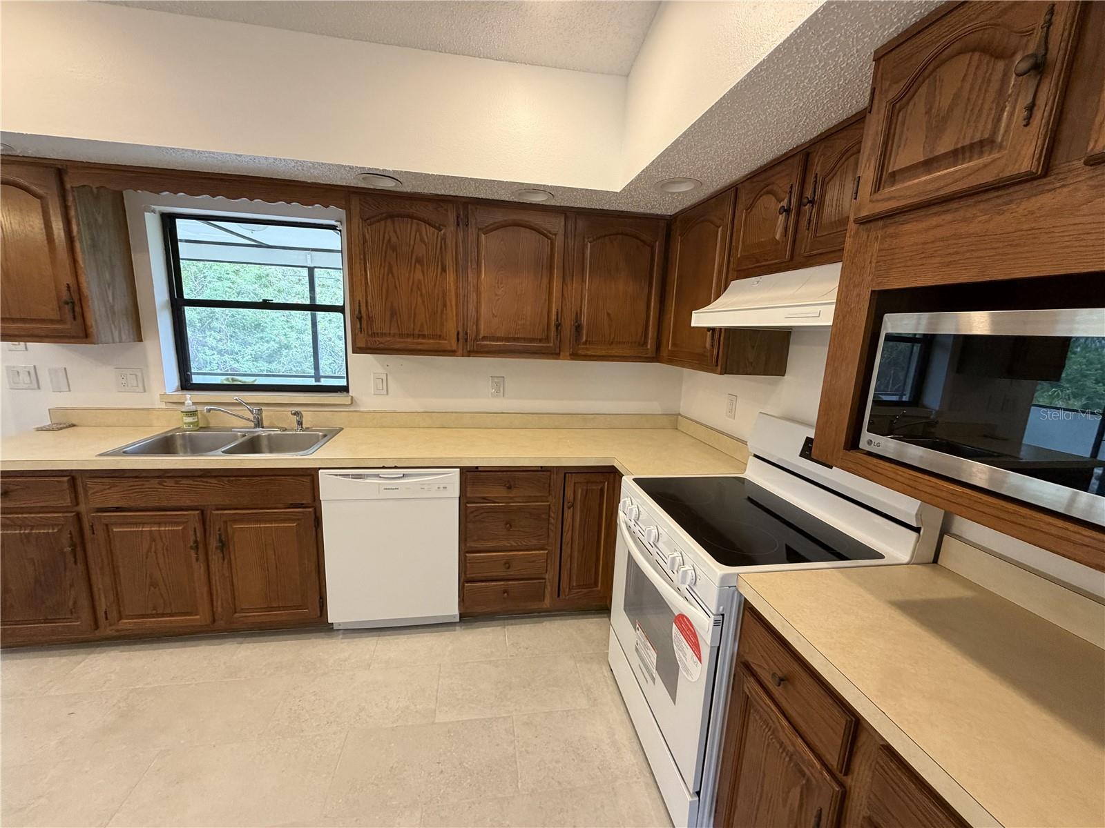 SOUTH VENICE - Residential