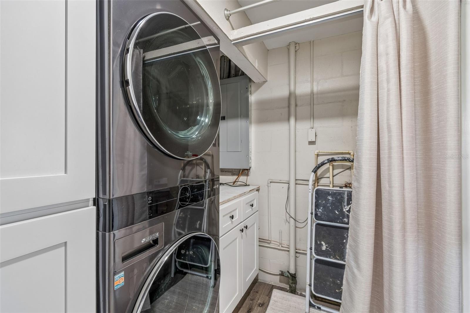 JUNGLE COUNTRY CLUB 4TH ADD - Residential