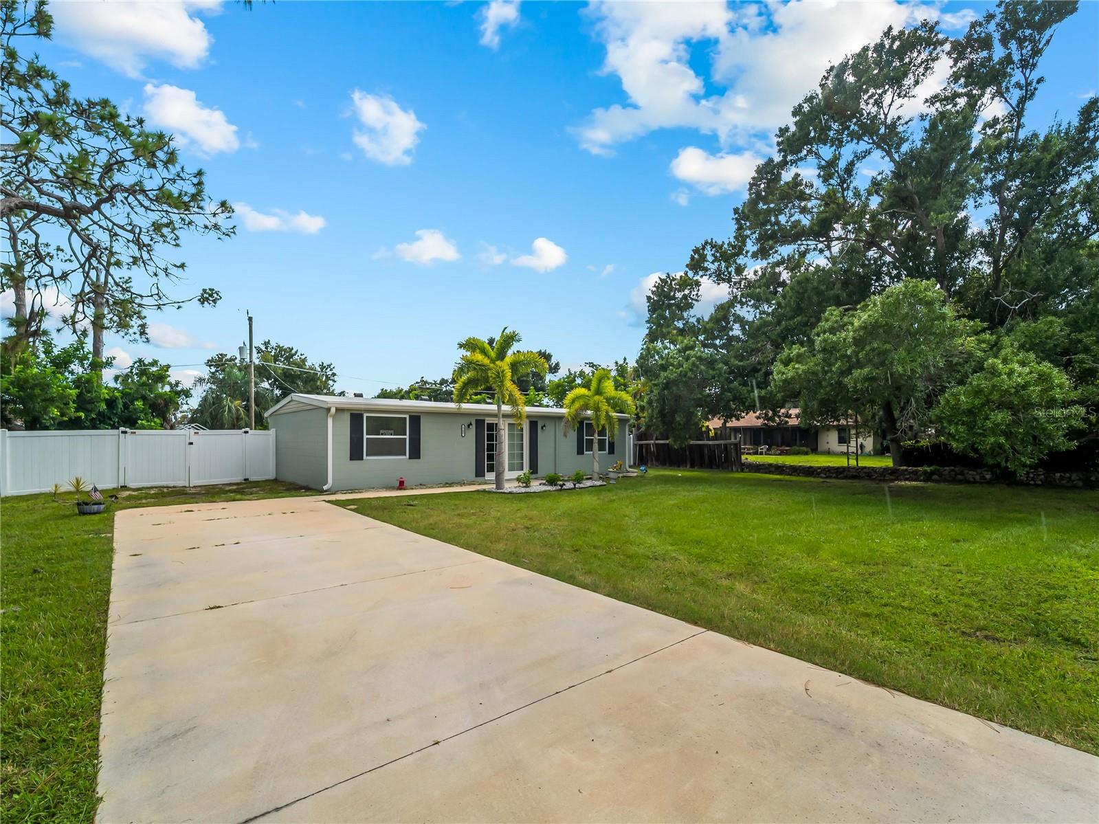565 ELLIOT STREET, ENGLEWOOD, FL, 34223 1 565 ELLIOT STREET