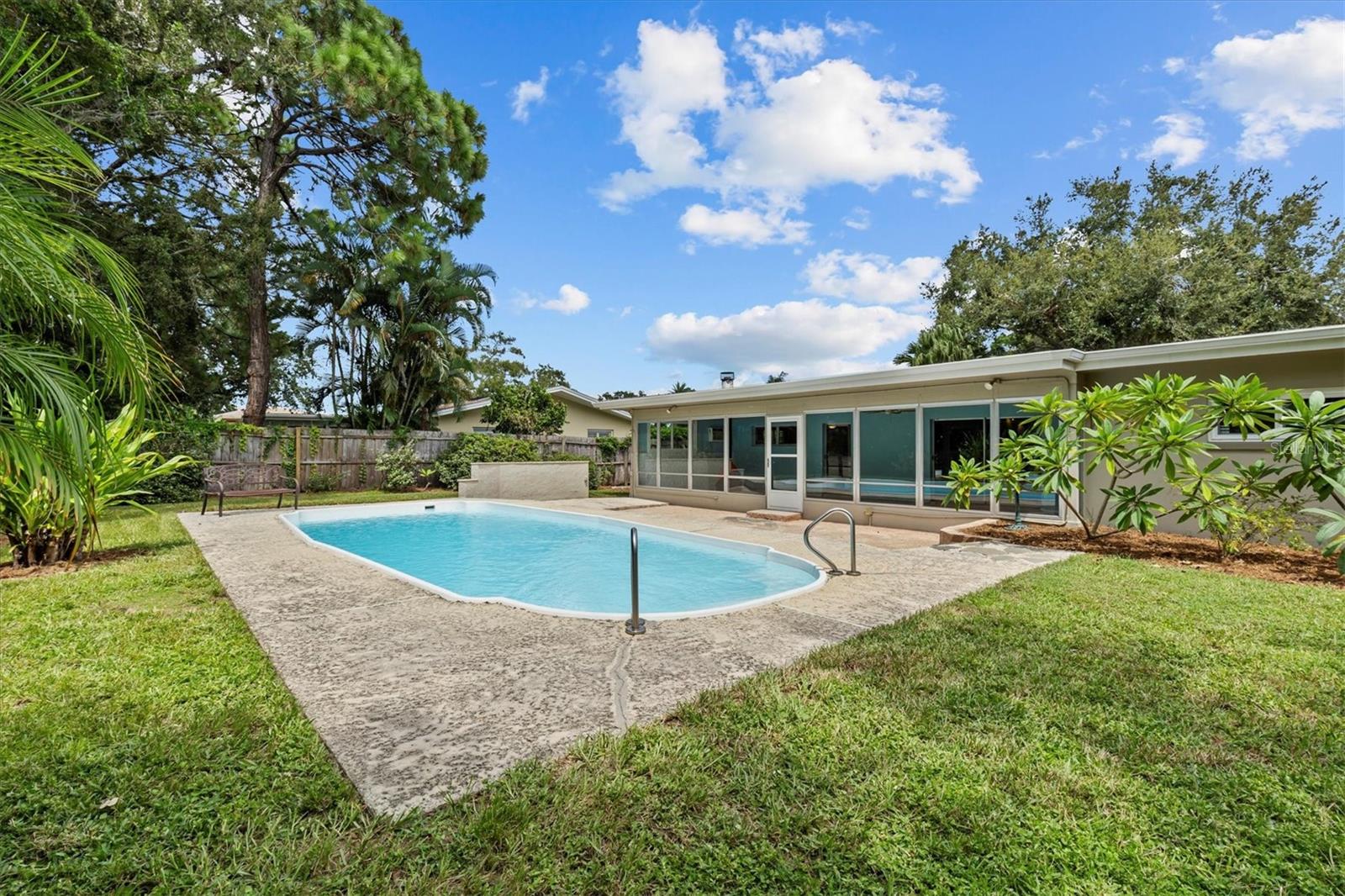 FAIRWAY ESTATES 8TH ADD - Residential