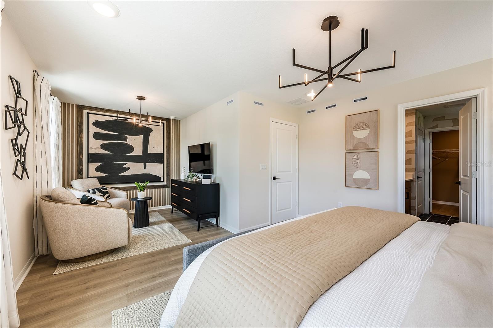 AULIN SQUARE - Residential