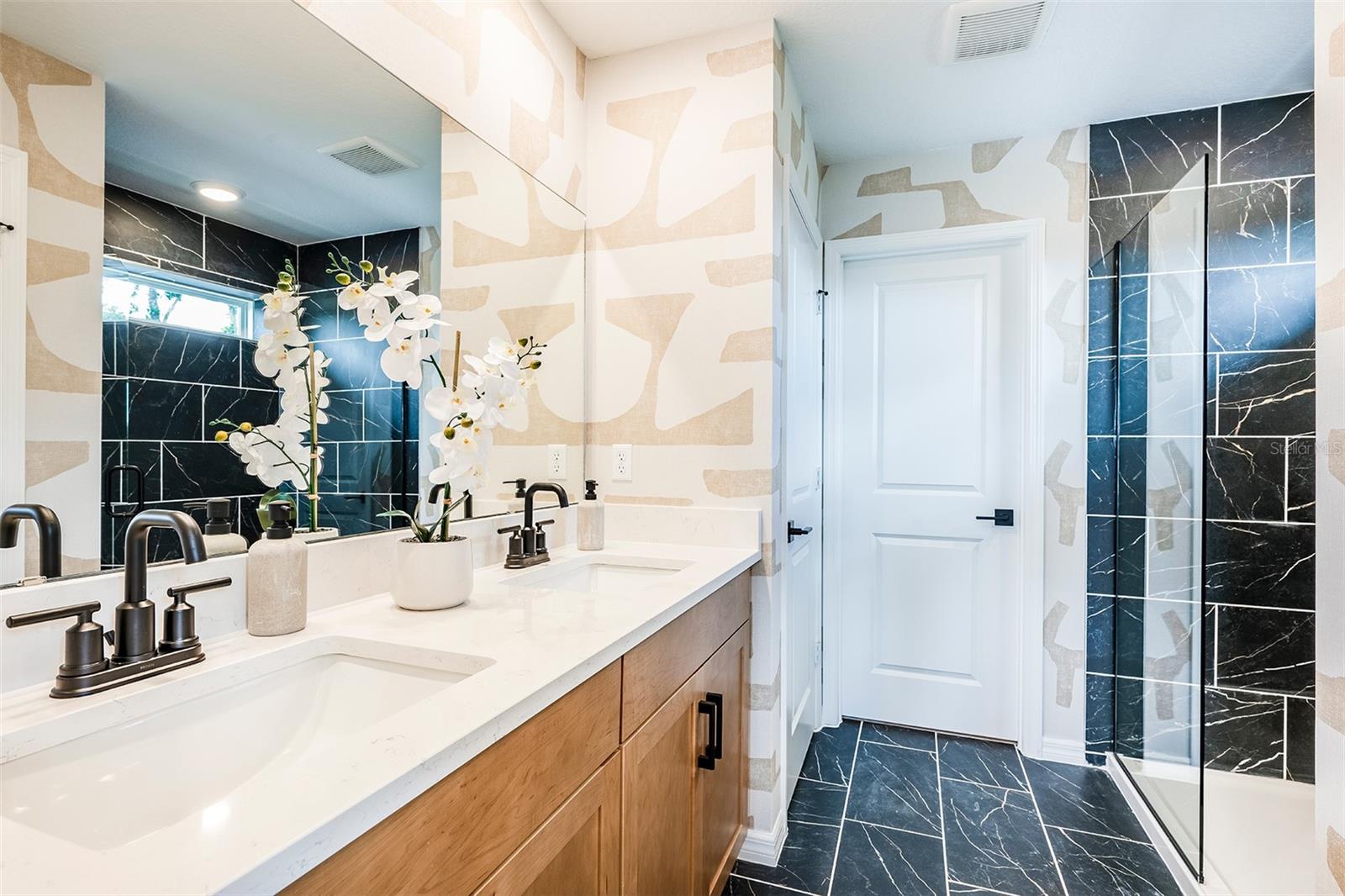 AULIN SQUARE - Residential