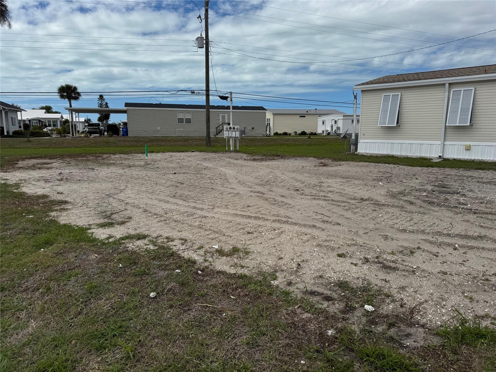 COLONIAL MANOR - Land