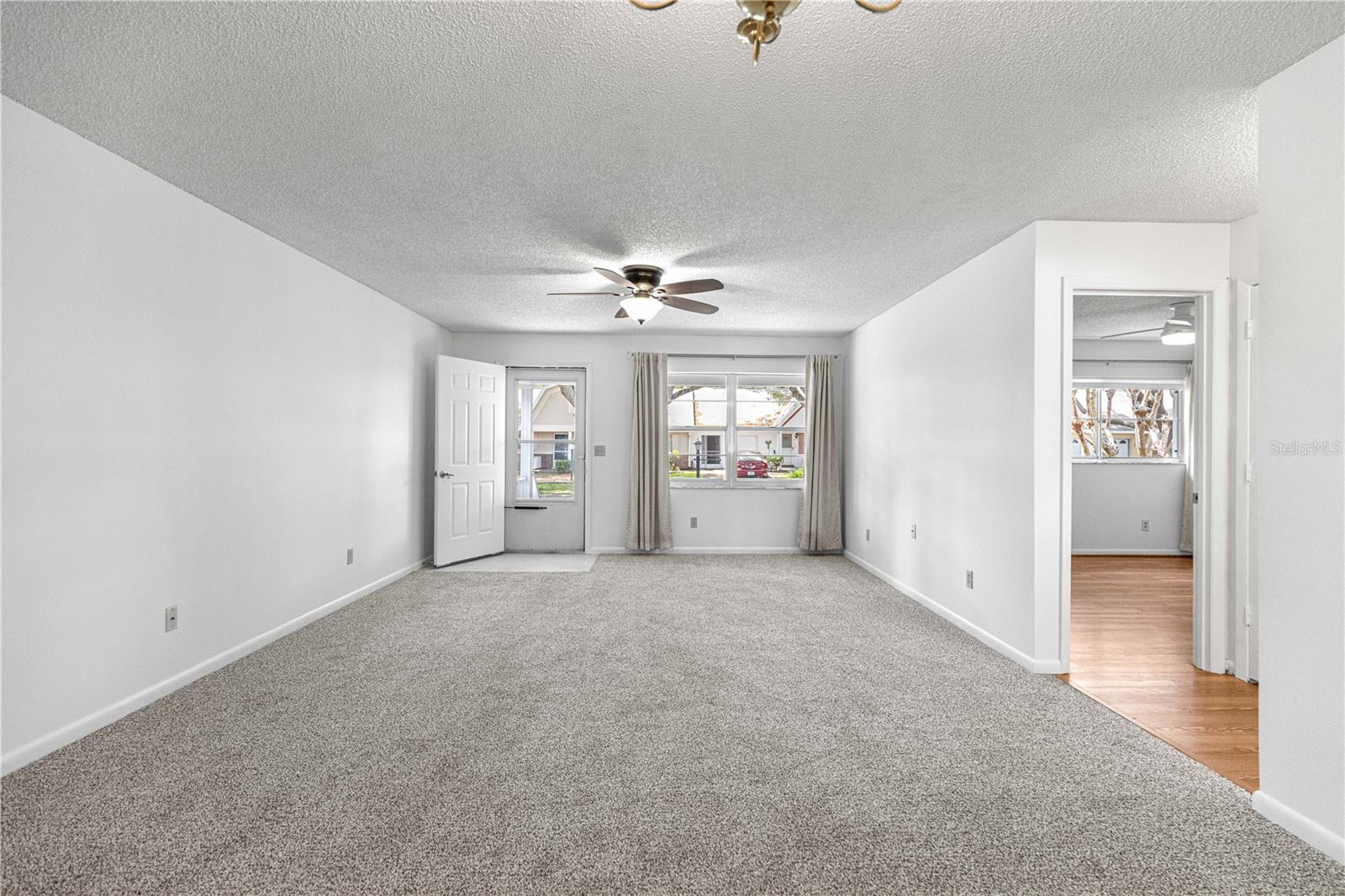 ON TOP OF THE WORLD - Residential