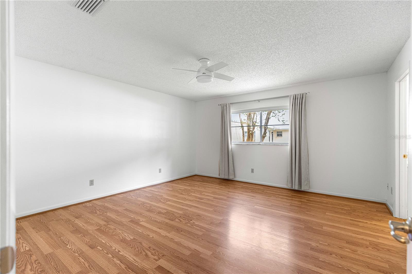 ON TOP OF THE WORLD - Residential