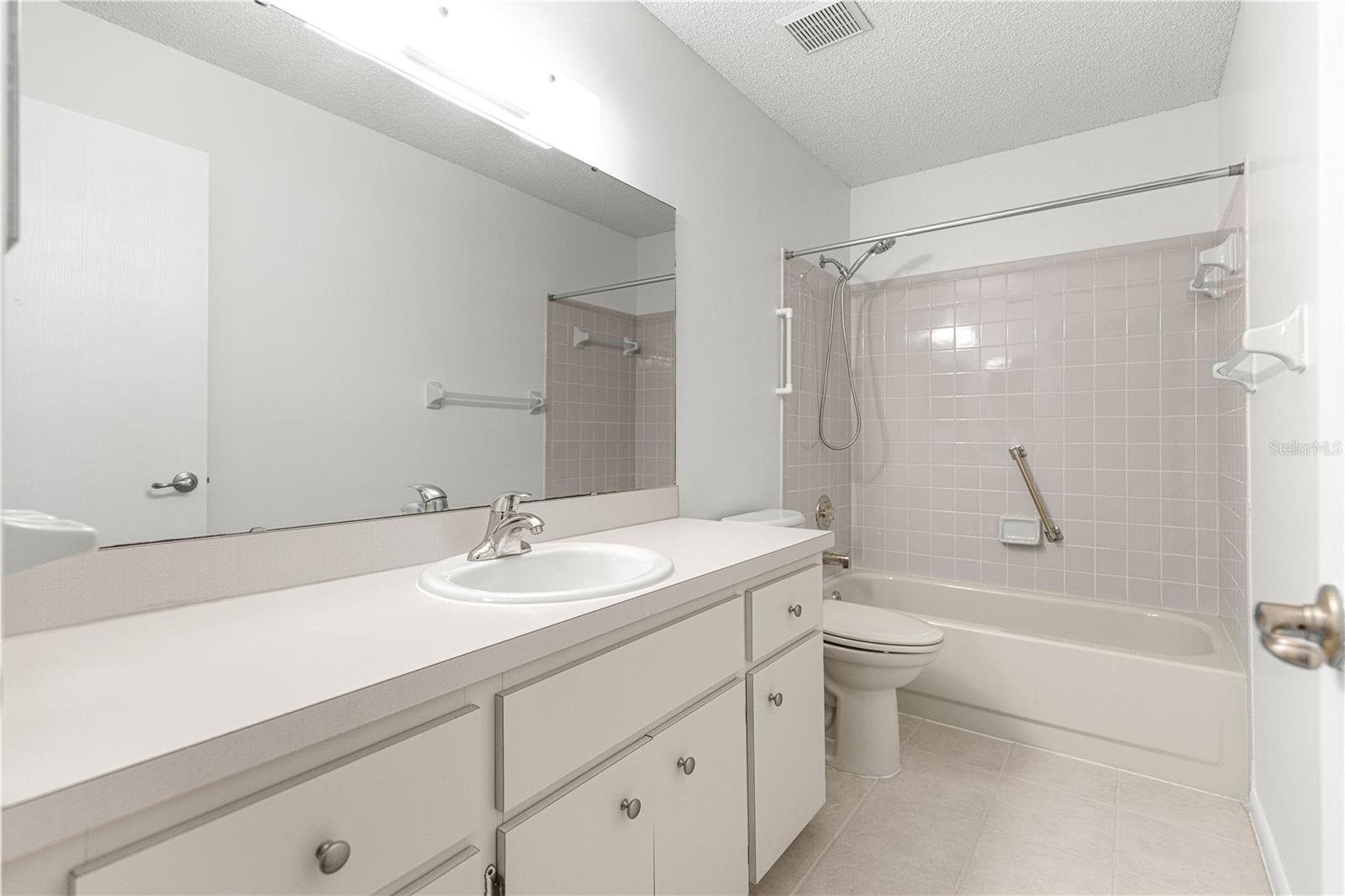 ON TOP OF THE WORLD - Residential