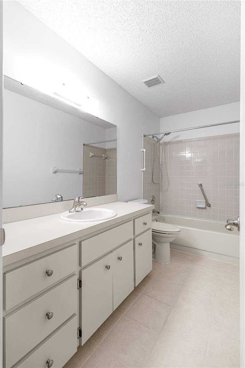 ON TOP OF THE WORLD - Residential