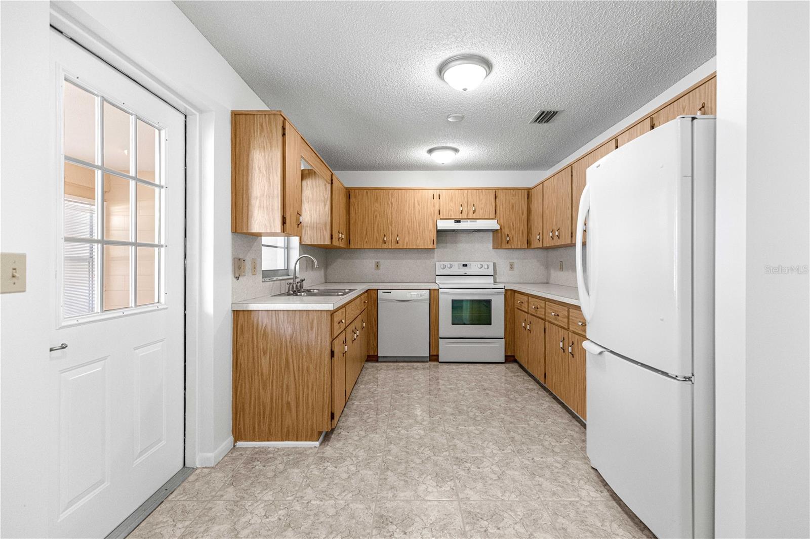 ON TOP OF THE WORLD - Residential