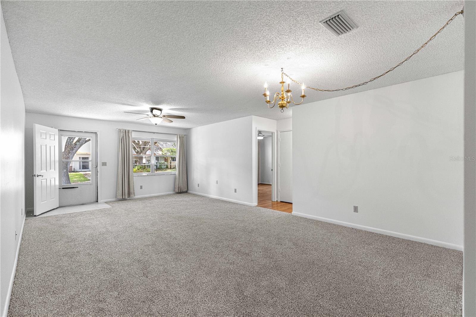 ON TOP OF THE WORLD - Residential