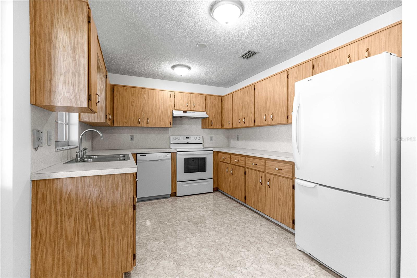 ON TOP OF THE WORLD - Residential