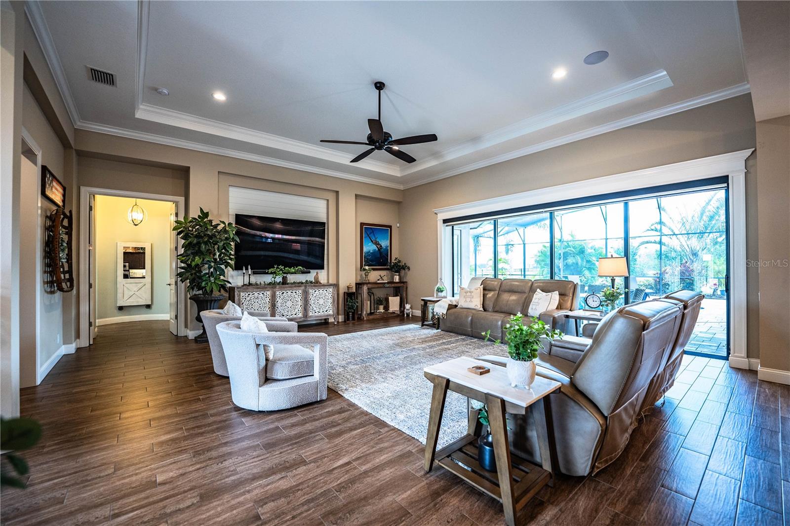 3913 GRANDEFIELD CIRCLE