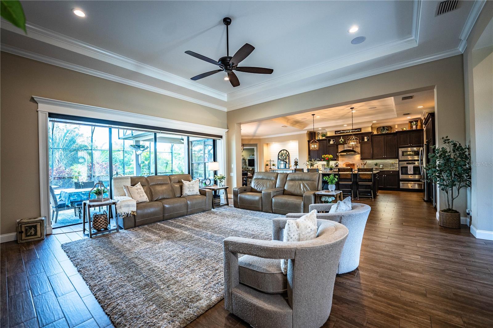 3913 GRANDEFIELD CIRCLE